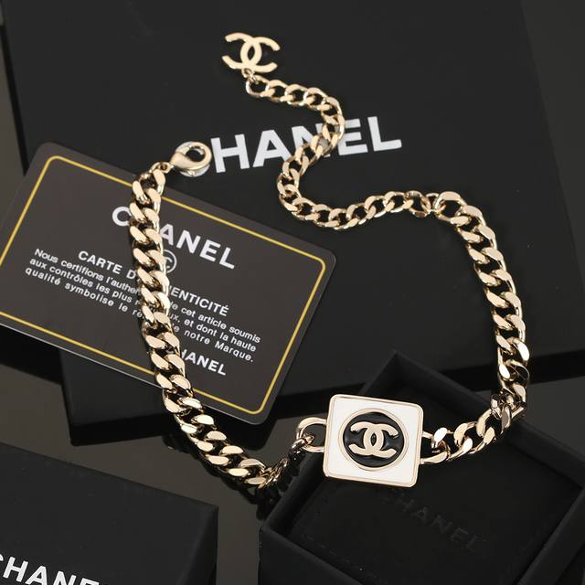Chanel 小香方块项链 高端品质 专柜同材质 做工精致细腻 重工版本 很有设计感简约大方温文尔雅 特别温柔 奢华贵气 项链